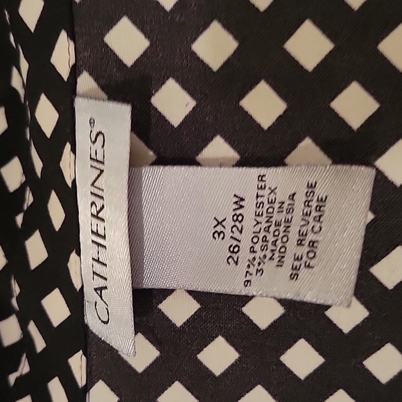 Geometric cuffed sleeve blouse 3x by Catherines black and white pattern - Picture 2 of 8